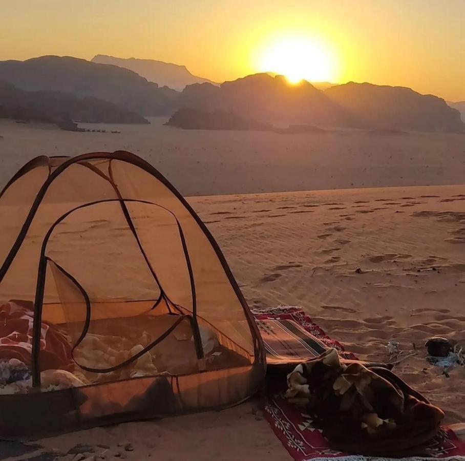 Adel Rum Camp Bubbles Wadi Rum Exterior photo