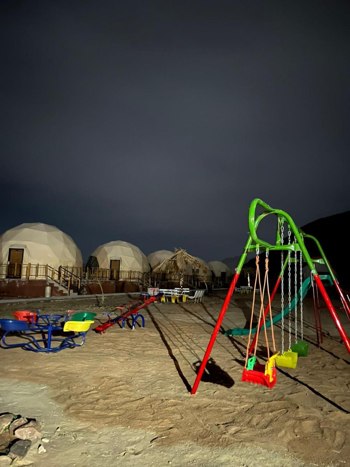 Adel Rum Camp Bubbles Wadi Rum Exterior photo