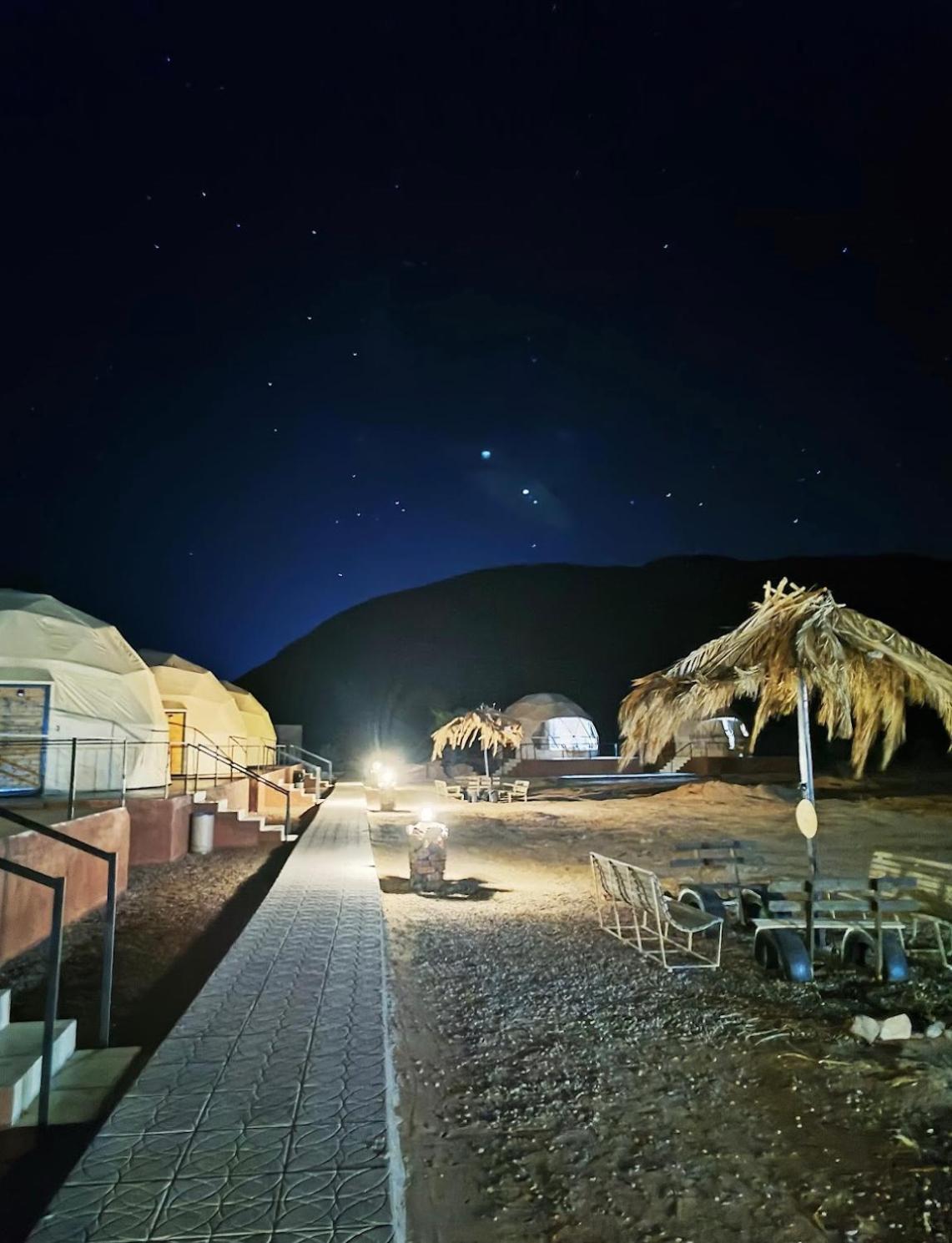 Adel Rum Camp Bubbles Wadi Rum Exterior photo