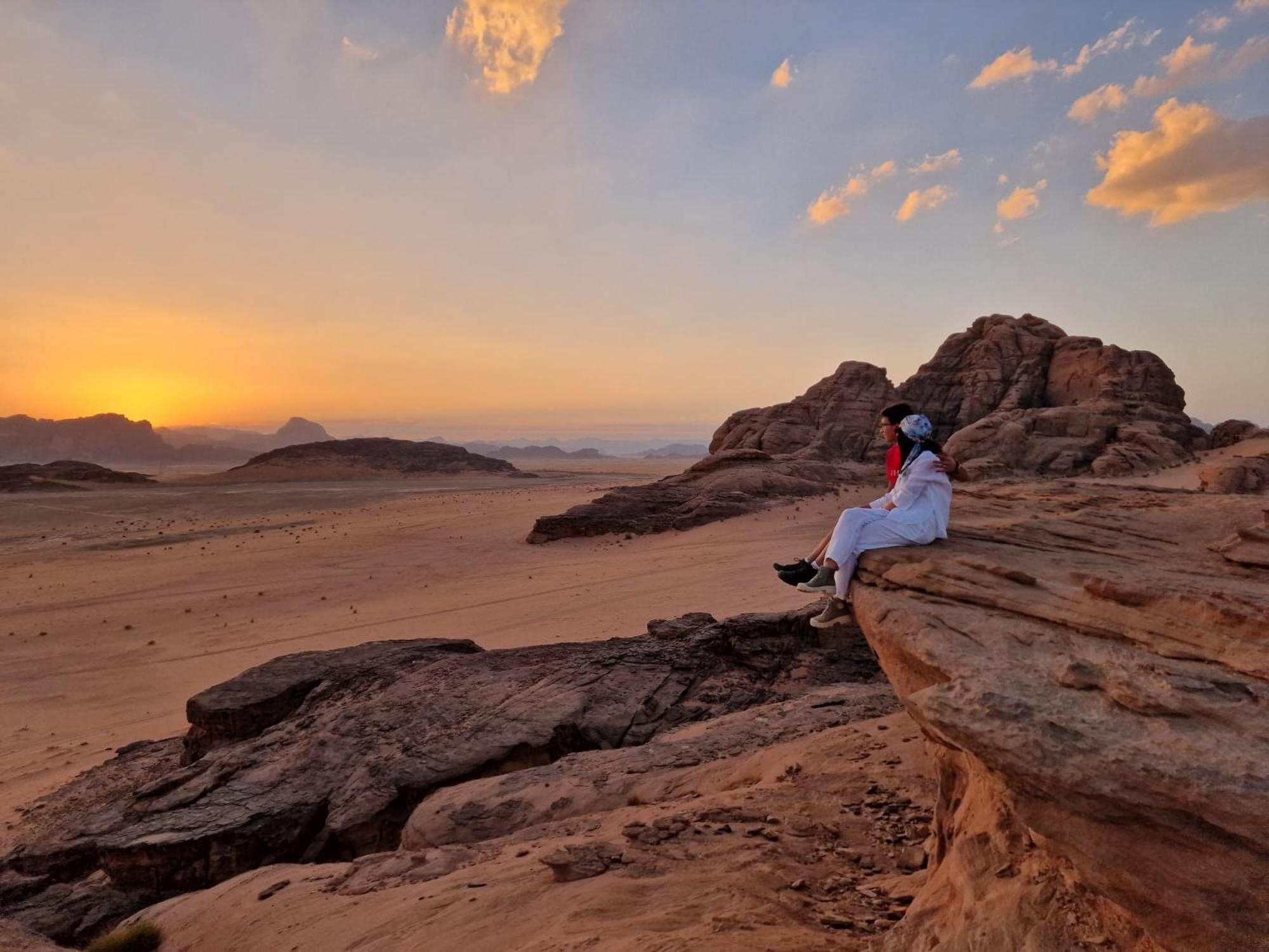 Adel Rum Camp Bubbles Wadi Rum Exterior photo